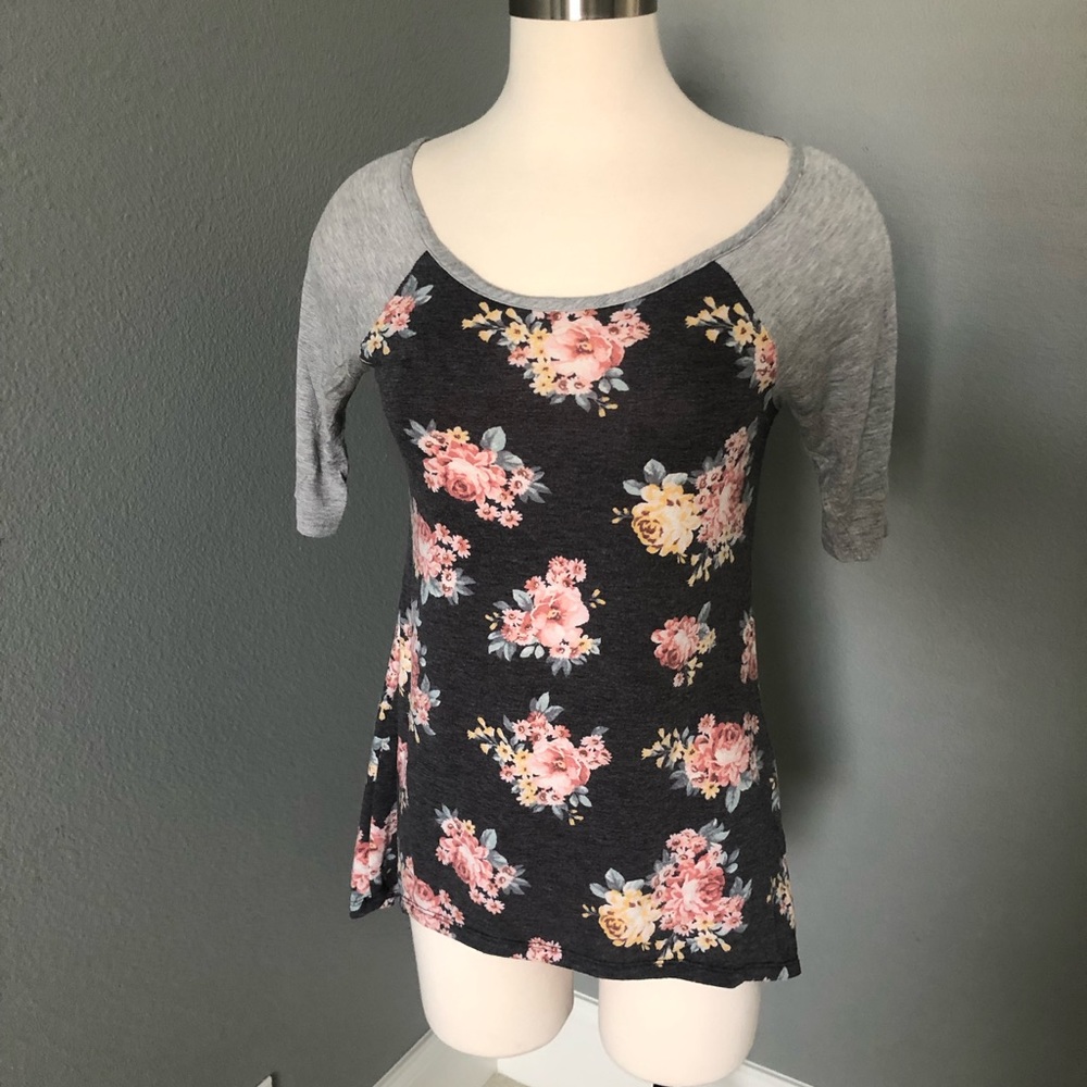 Threads Studio Floral High-Low Raglan T-Shirt Blouse - Picture 13 of 16
